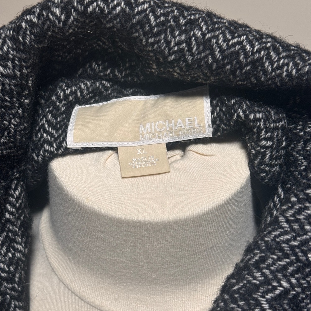 Michael Kors Women’s Tweed Coat Size XL. NWT

Removal Hoodie - Picture 7 of 8